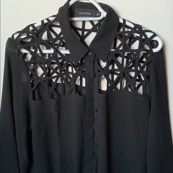 Cut out button-up - Picture 2 of 2